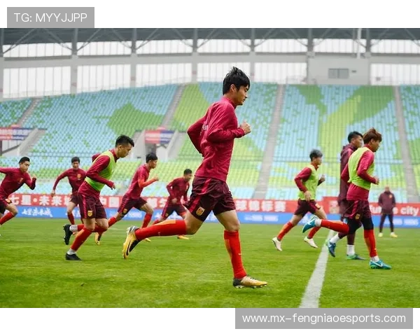 一直渴望加入中国足球队的球星：他们的梦想与挑战