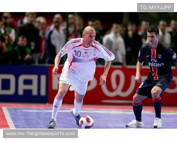 足球明星精彩带球突破瞬间展现个人技巧与比赛魅力