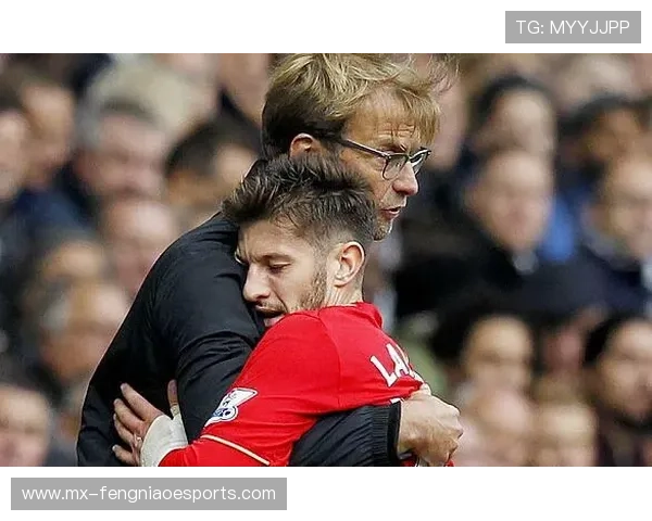 足球球星与女记者的亲密互动揭秘 引发热议背后故事曝光